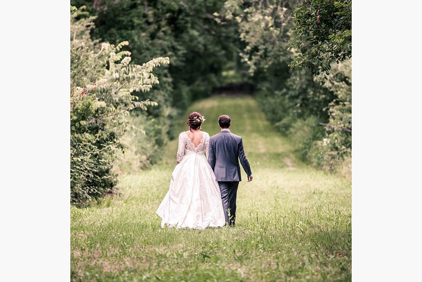 Une promenade bucolique pour se détendre pendant cette folle journée de mariage