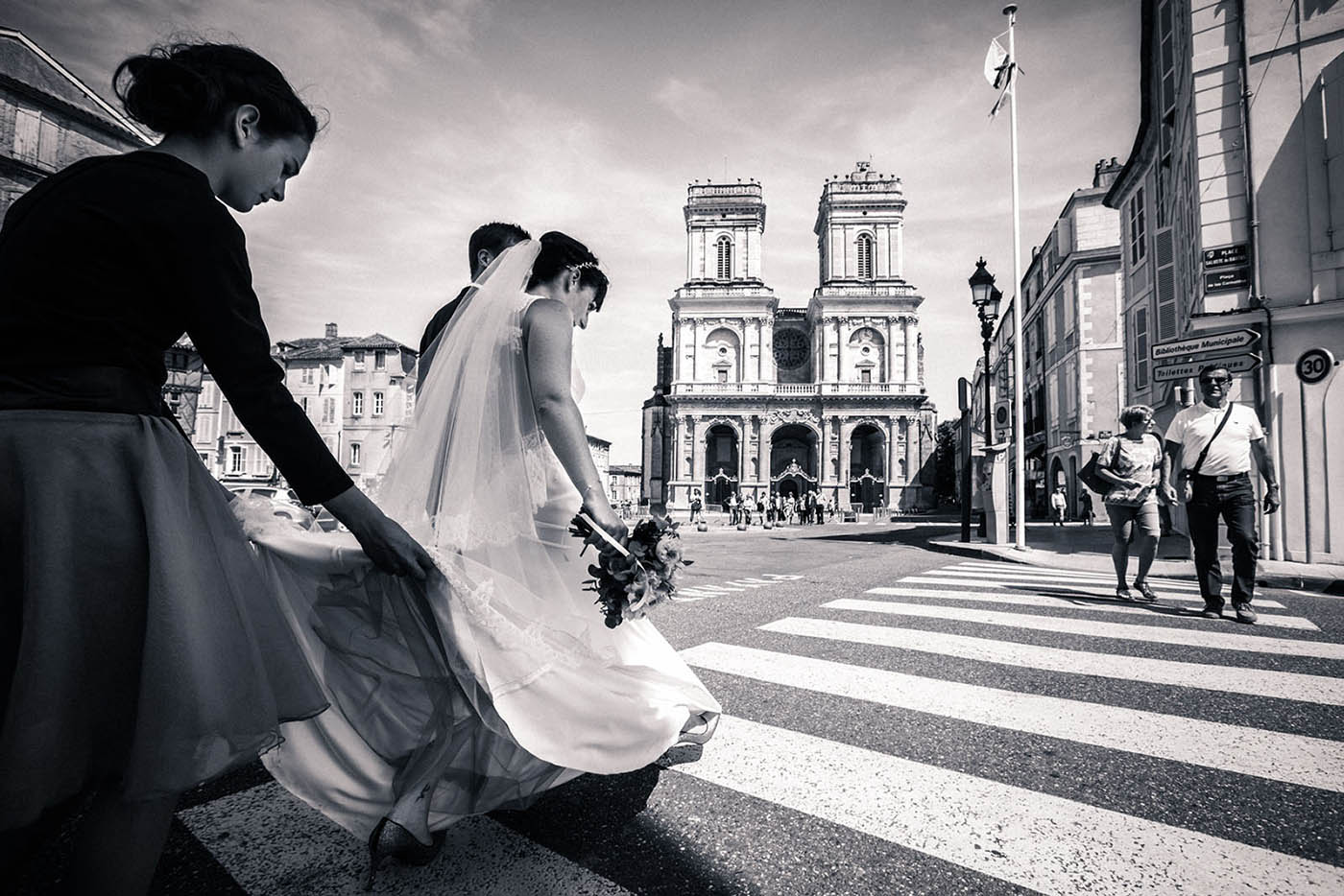 Après la mairie, ce couple mène le cortège à la cathédrale d'Auch